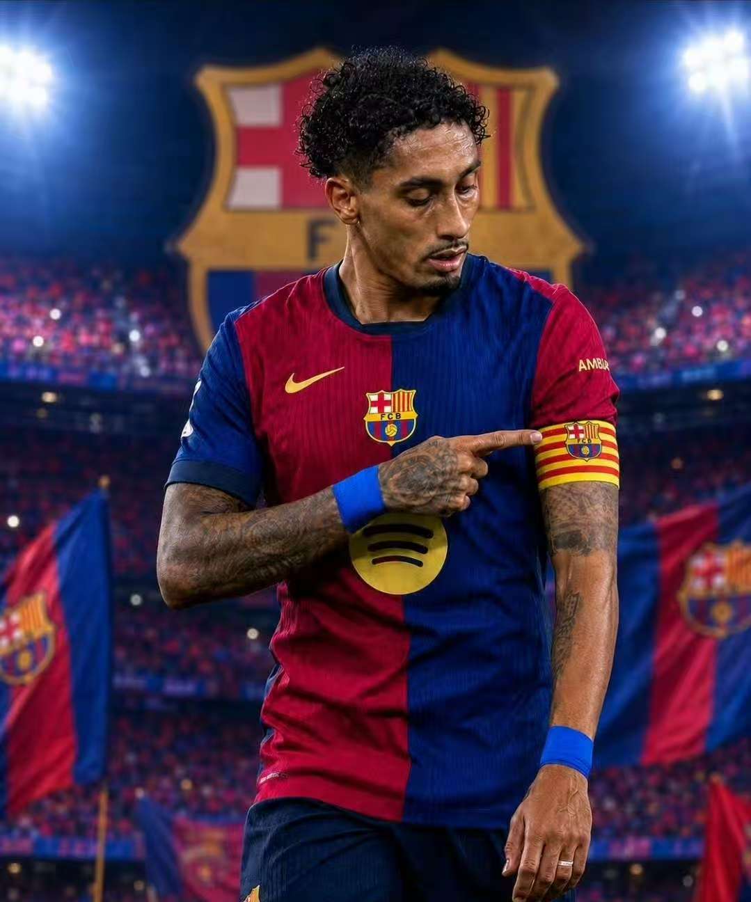 S vrpcom na ramenima, Raphinha nosi teret *Blaugrane*.